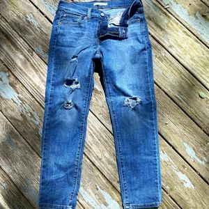Levis Boyfriend Destroyed Jeans